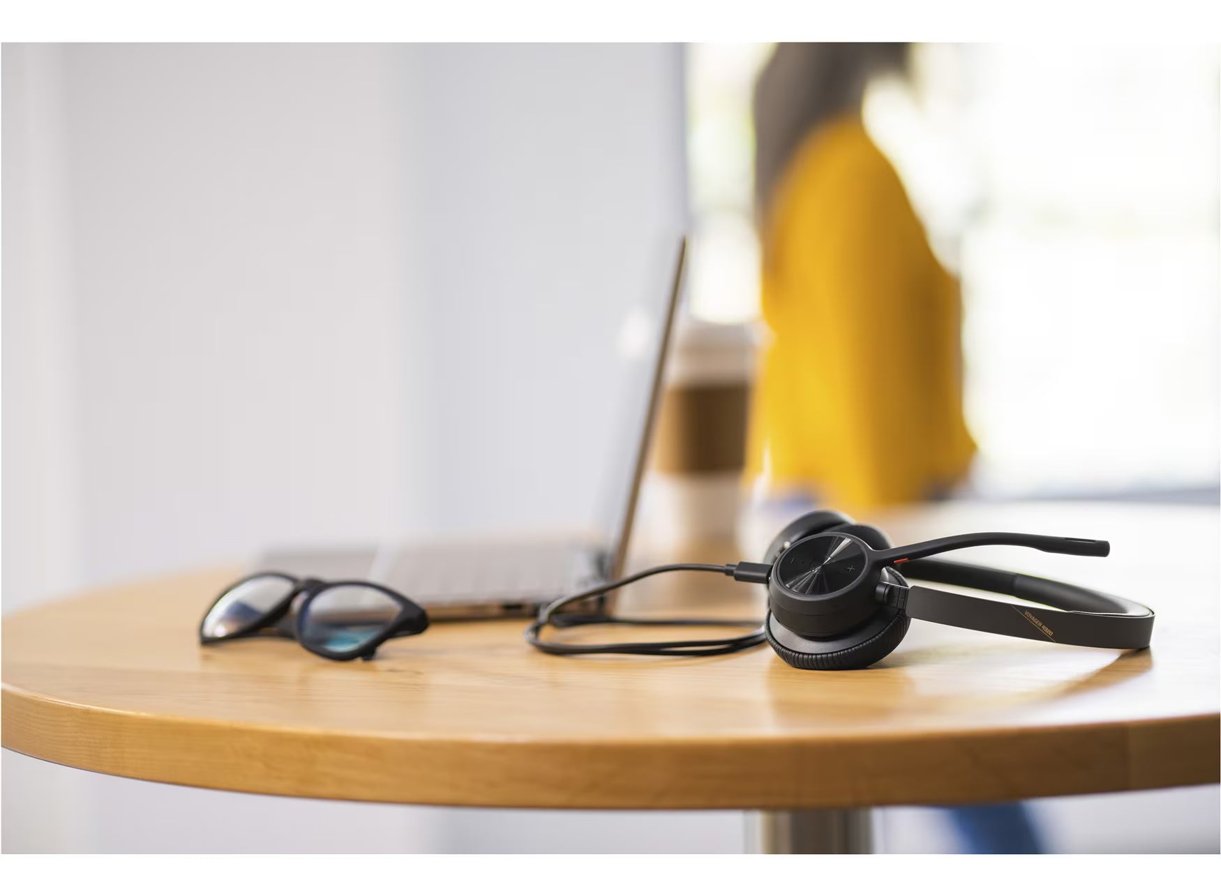 Poly Voyager 4320 UC Wireless Stereo Headset Live